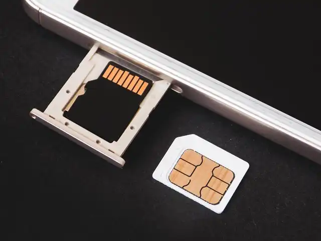 Why Are Smartphone SD Card Slots Gradually Disappearing? Which Models Still Support Them?